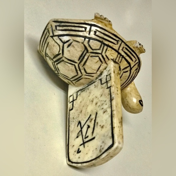 Vintage Asian Feng Shui Folk Art Hand Carved Natural Engraved Solid Bone Turtle - Picture 8 of 10